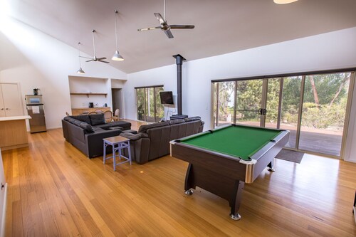 Quiet, relaxing holiday house on Lake Victoria with your own private beach