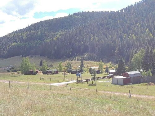 Tejas Mountain Lodge- Sled Hill, River, 7 mi to Sipapu Ski & Summer Resort