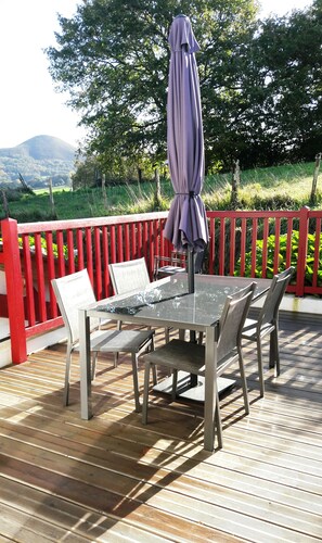 Appartement de charme, dans cadre authentique, terrasse privée vue montagnes