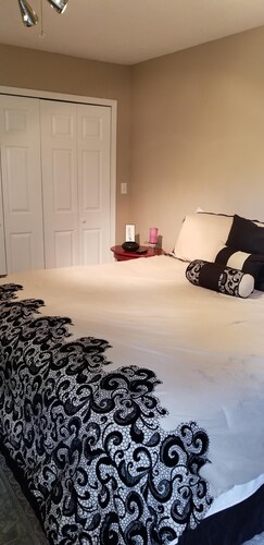 Spacious 3 bedrooms in the heart of Los Ranchos