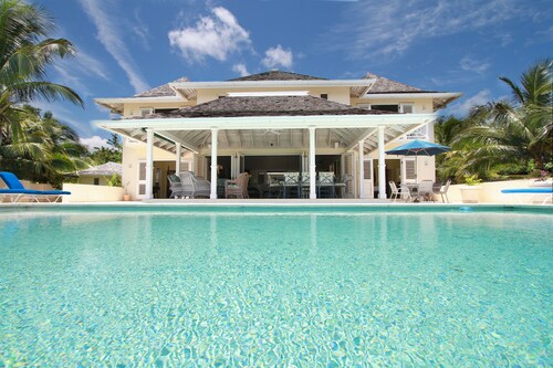 Rose Hall Great House and Golf Club Estate. Gated Community, 15 Mins to Airport.