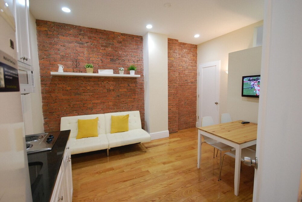 Apartment (2 Double Bed and 1 Futon) - Featured Image