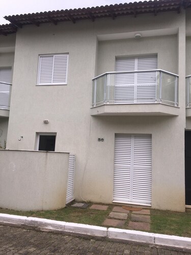 Home in a gated community with pool, barbecue and wi-fi