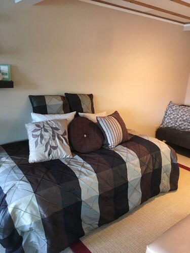 Karen’s Kottage - Lake John Cutie on the Bay! NEW - now with Wi-Fi!!!