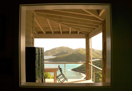 Stylish, Secluded, Hot Tub and Amazing Views