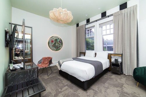 Clarence Hotel