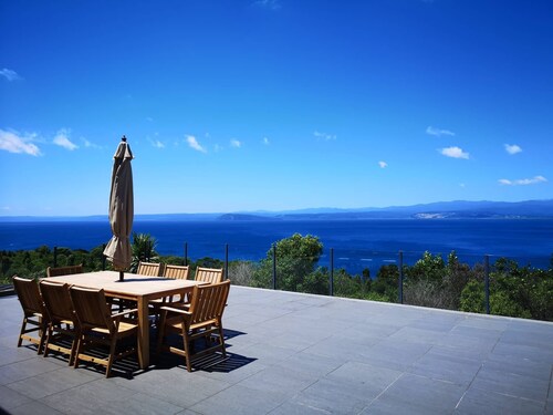 Infinity Views - Lake Taupo (free wifi, linen provided)