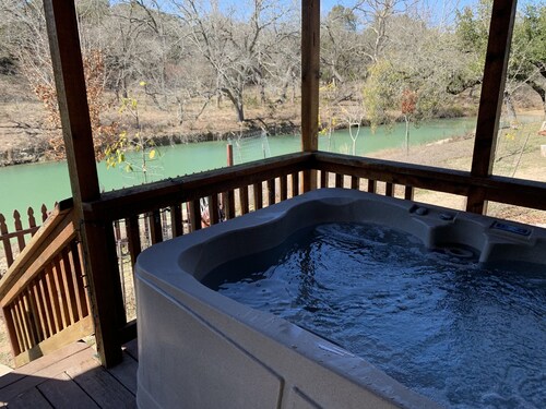 Welcome to the Bandera Stronghold - Red Cloud Cabin