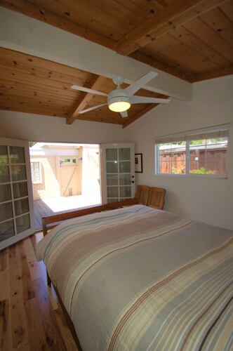 Classic Beach House - Walk to Seacliff Beach