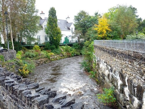 A luxury Kenmare townhouse offering exceptional hospitality for 6/7 guests