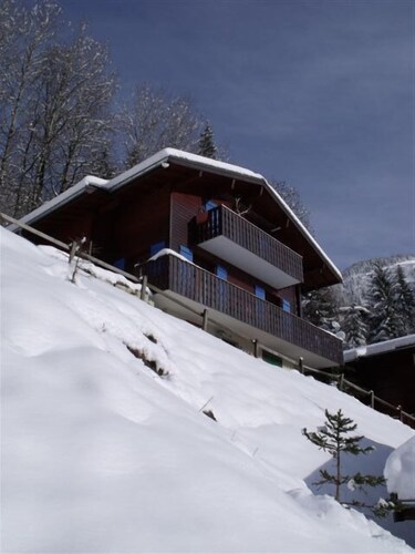 Chalet agréable qui a tout le confort pour dix personnes.