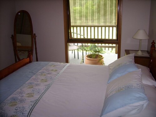 Shadybrook Alpine Apartment and garden