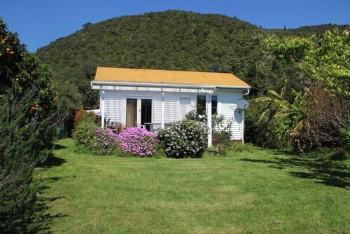 Whanarua Bay Cottages - The Cottage