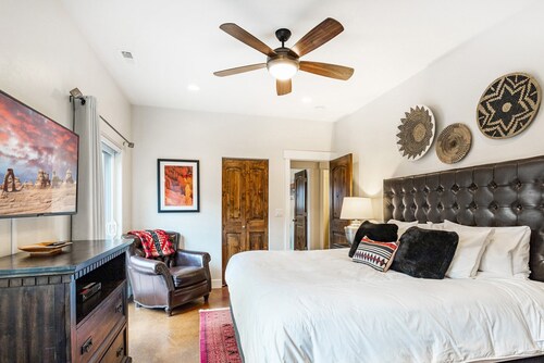 Beautiful Inviting Home with 4 Bedrooms 4 Baths