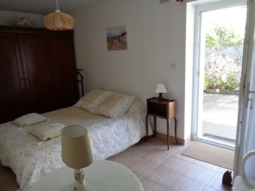 Maison-studio avec CHBRE annexe, sur JARDIN CLOS, ARBORE