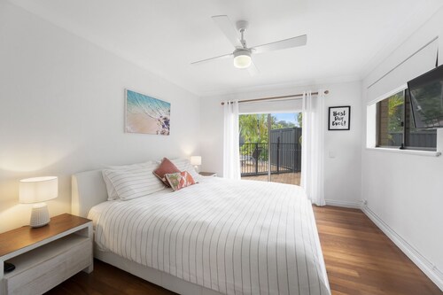 Diggers Beach Surf House, A coastal tropical escape only minutes to the beach