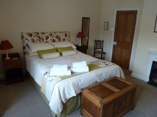 Period Town House With Delightful Secluded Garden