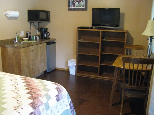 Chilkoot Haven in Haines, room #1, right on the Chilkoot River, BBQ