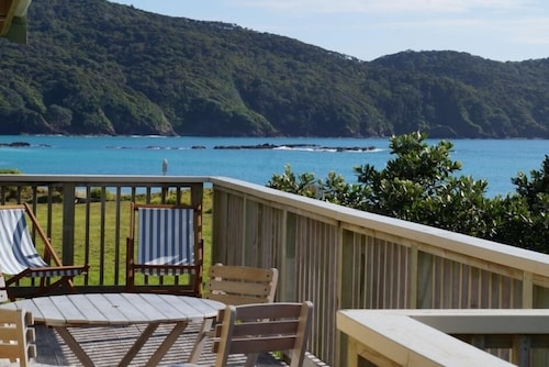 Beachfront Bland Bay tranquility with stunning sea views from sun-drenched deck