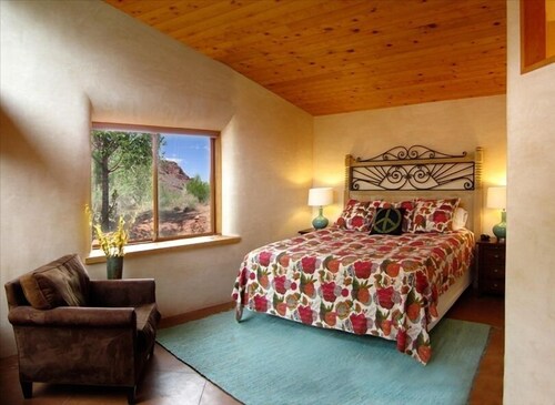 Moab Pearl Ecolodge - Enjoy green living in the desert