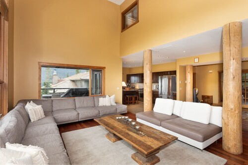 Luxury Mountain Slope Side Chalet Ski in/out - sleeps up to 13