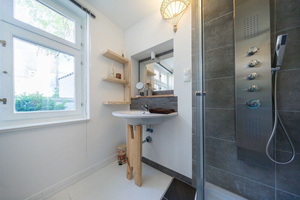 Badezimmer (Apartment, 2 Schlafzimmer, Erdgeschoss)