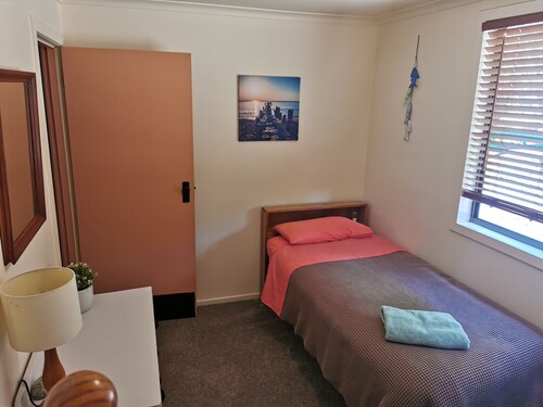 Hazards Homestay, a newly refurbished private holiday home, 5 minutes from town.