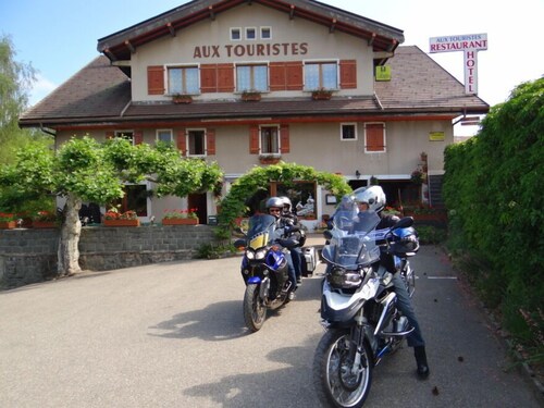 Aux Touristes Hôtel Restaurant