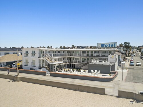 Sea Sprite Oceanfront Hotel