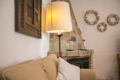 Classic spacious villa with swimming pool at 100 m from the beach, sea view.