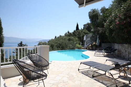 Villa Agni, Contemporary villa in excellent location just 200 meters from Agni Beach