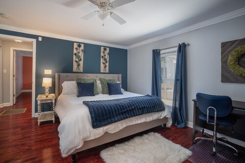 3 mi to Presby/Mercy/Novant | Pet-Friendly | Fenced backyard