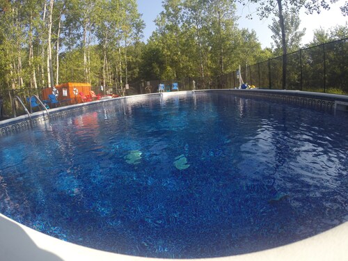 HUGE POOL+ HOT TUB! PRIVATE LAKE! FISHING, BBQ,VOLLEYBALL! OK-PETS!