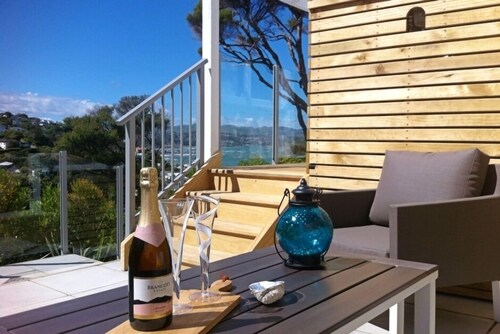 Aspen Cottage - Stylish Cottage with Sea Views