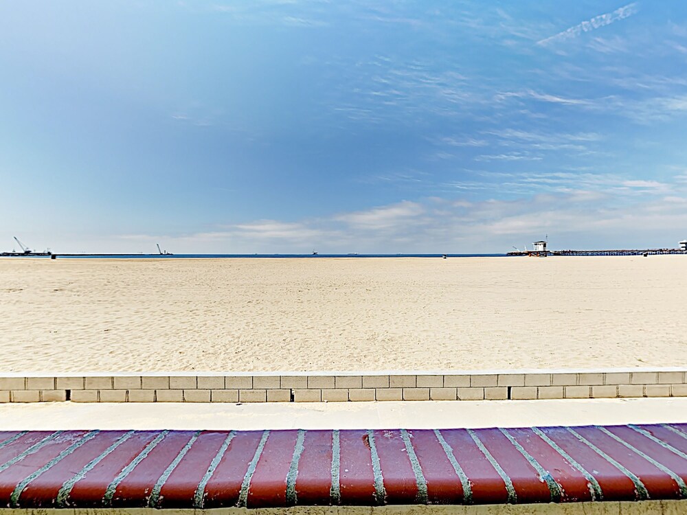 Duplex, 3 Bedrooms, Balcony (Prime Oceanfront 3BR in Seal Beach) - Featured Image
