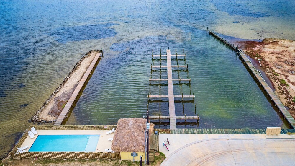 House, 3 Bedrooms, Balcony (New Bay-View 3BR w/ Dock & Pool) - Featured Image
