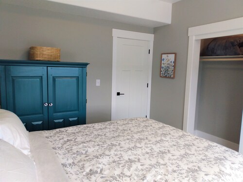 Spacious private new suite perched on the bluff, overlooking the Columbia River.