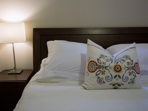 Feel at home, a few blocks from downtown Sidney and beach