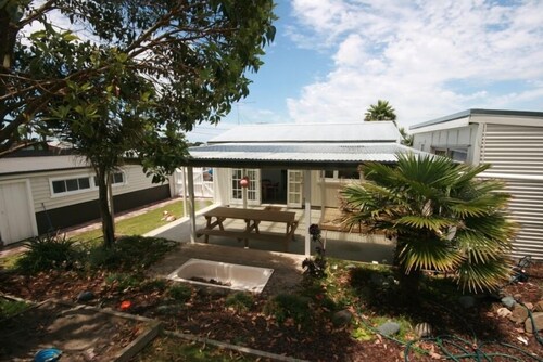 Leigh Family Bach - Your perfect spot for a family getaway in the heart of Leigh