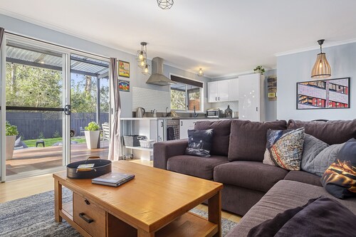 Three Beaches - chic eco home a moment from the beach in pristine Tasmania