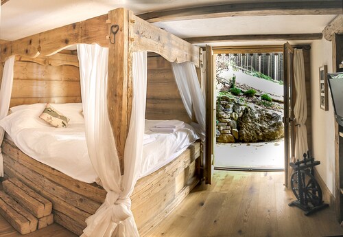 Chalet luxe, familial, charme, SPA, vue des montagnes, en plein nature
