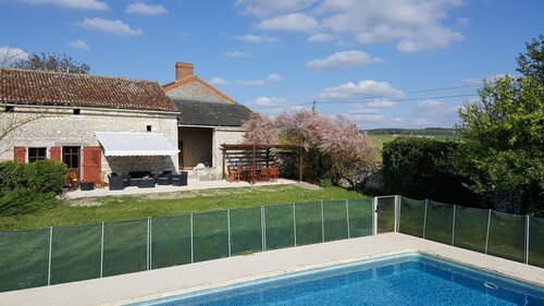Ferme spacieuse avec piscine privée