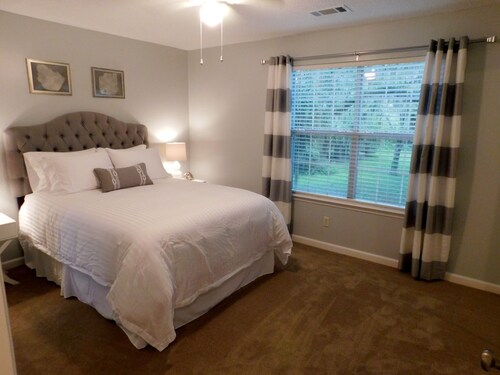Charming Port Royal Townhouse One Mile From Local Beach! Free WIFI