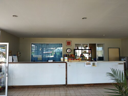 โรงแรม ธวัช