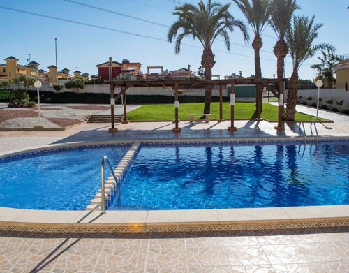 Luxury 8-person holiday villa in a quiet location in a residential area 10 minutes from the sea