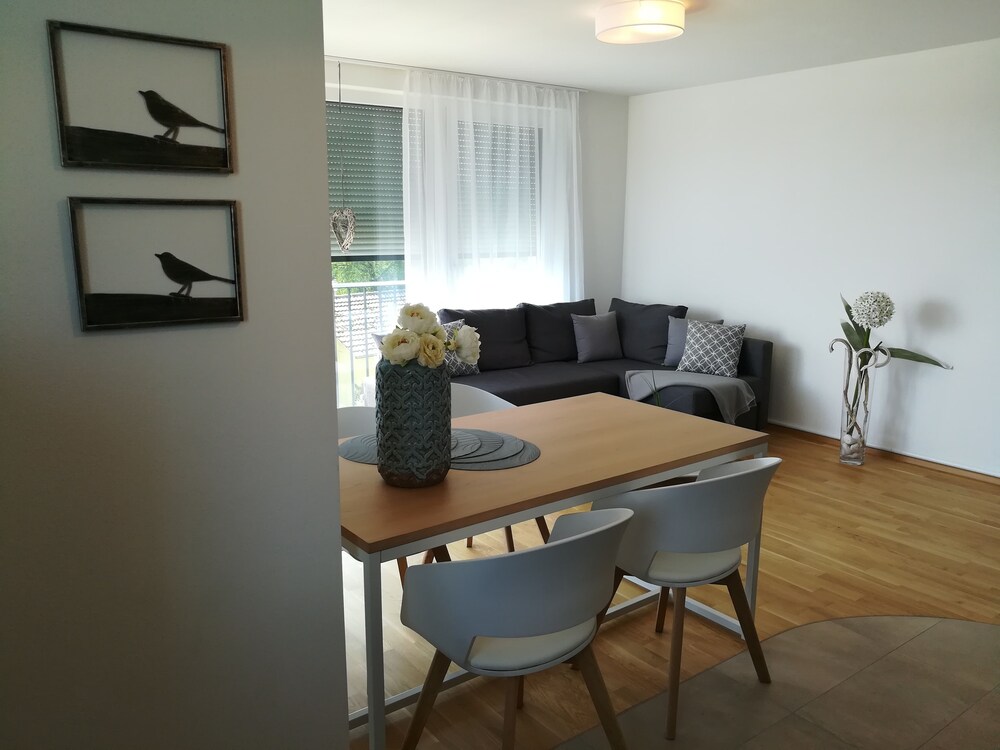Essbereich im Zimmer (Deluxe-Apartment, Bergblick)