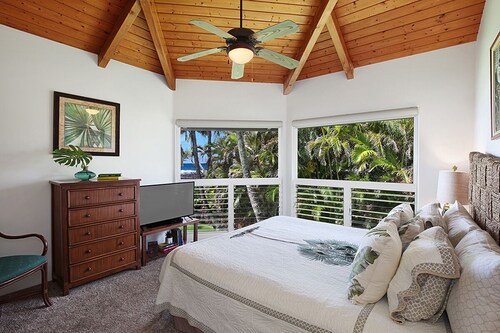 Honu Lani - Oceanfront Pool Home and Amazing Coastline Views!