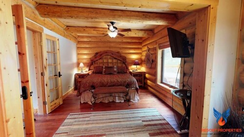 Luxury Log Home Retreat; Quiet Location! Angel Haven