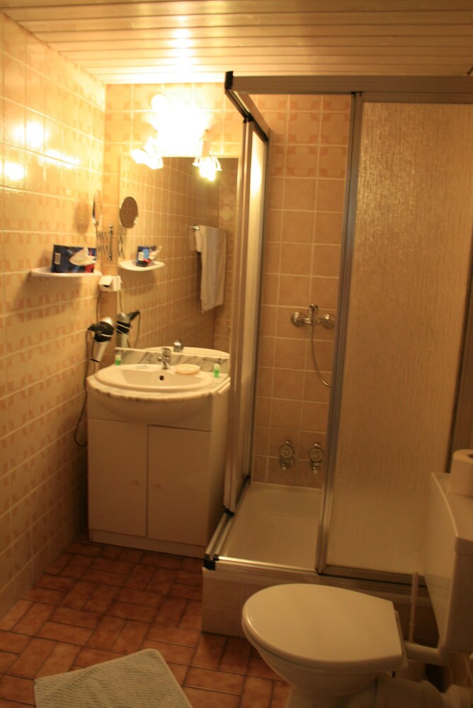 Dusche im Bad