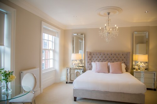 Winckley Square Hotel